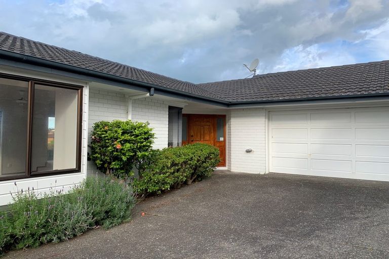 Photo of property in 10 Dorrington Place, Eastern Beach, Auckland, 2012