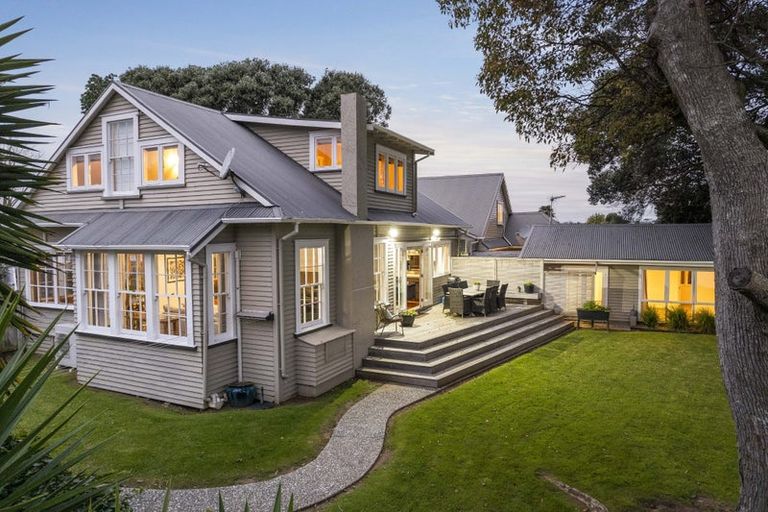 Photo of property in 9 Pakuranga Road, Pakuranga, Auckland, 2010