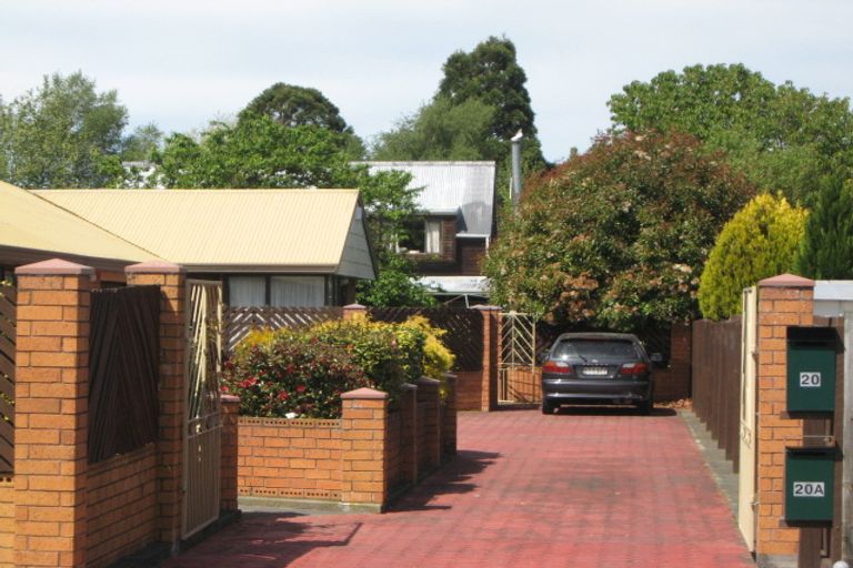 Photo of property in 1/20 Momorangi Crescent, Redwood, Christchurch, 8051