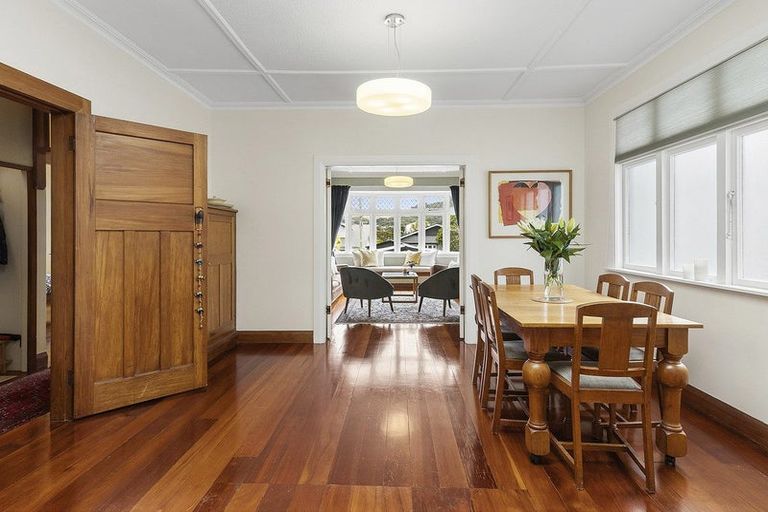 Photo of property in 11 Firth Terrace, Karori, Wellington, 6012