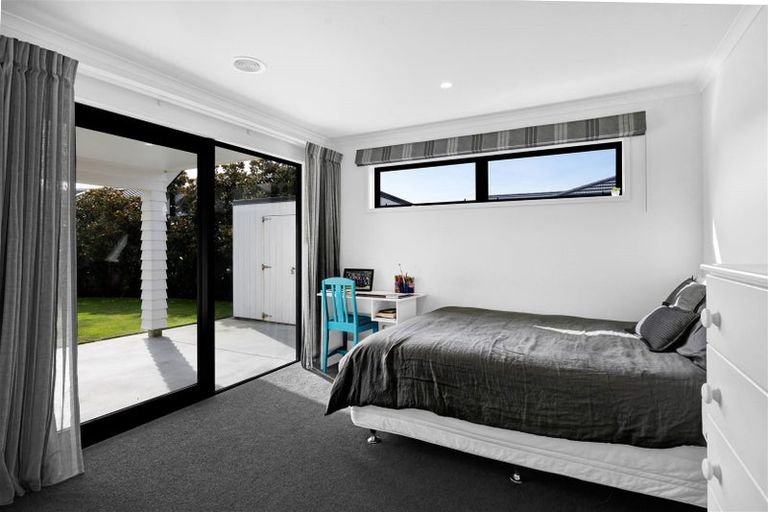 Photo of property in 6 Pebble Beach Court, Waiwhakaiho, New Plymouth, 4312