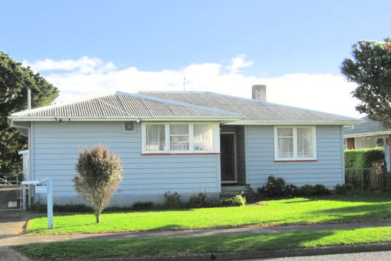 Photo of property in 104 Sievers Grove, Cannons Creek, Porirua, 5024