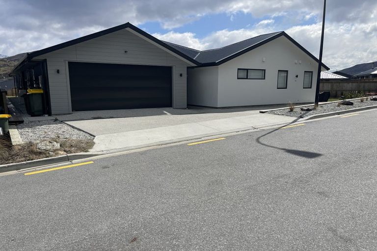 Photo of property in 18 Coopworth Road, Jacks Point, 9371