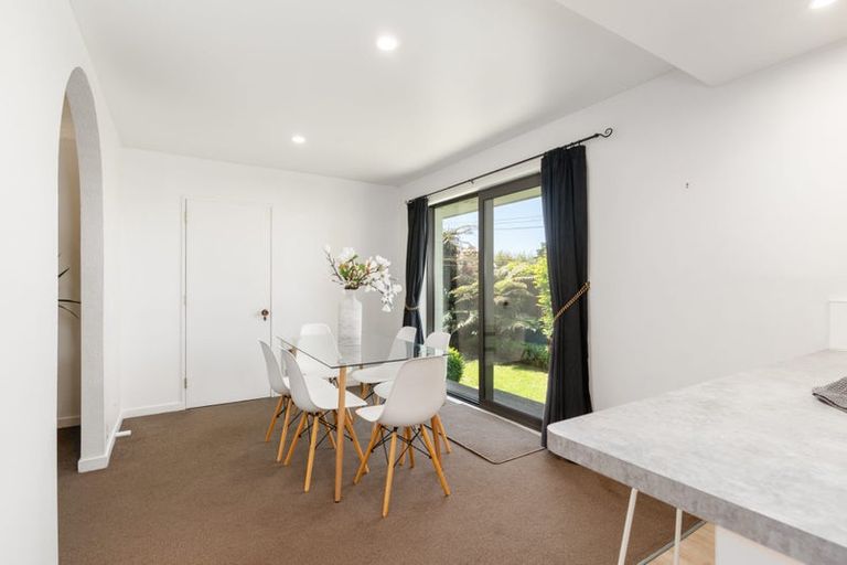 Photo of property in 2/117a Prestons Road, Redwood, Christchurch, 8051