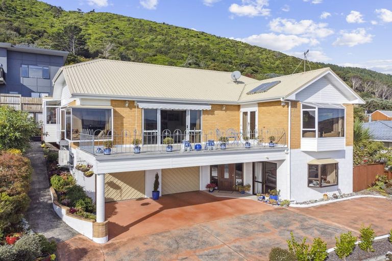 Photo of property in 49 Kakariki Grove, Waikanae, 5036