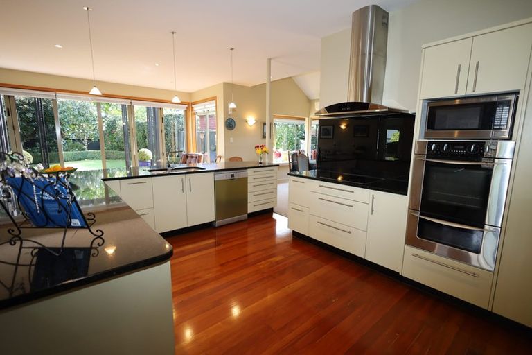 Photo of property in 30 Karaka Road, Otumoetai, Tauranga, 3110