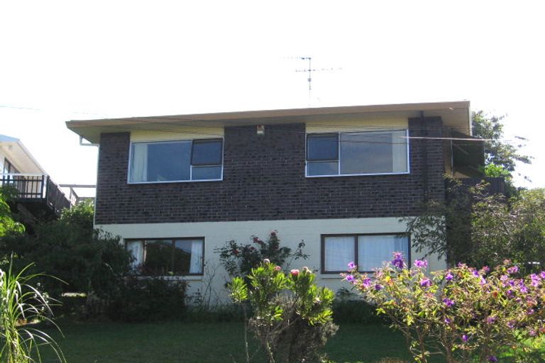 Photo of property in 1/25 Korotaha Terrace, Rothesay Bay, Auckland, 0630