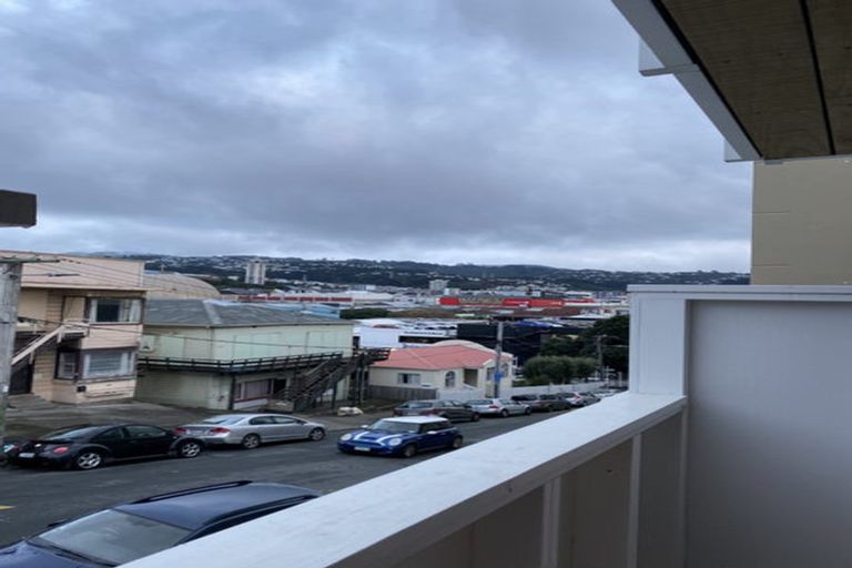 Photo of property in Pirie Street Townhouses, 3/35 Pirie Street, Mount Victoria, Wellington, 6011
