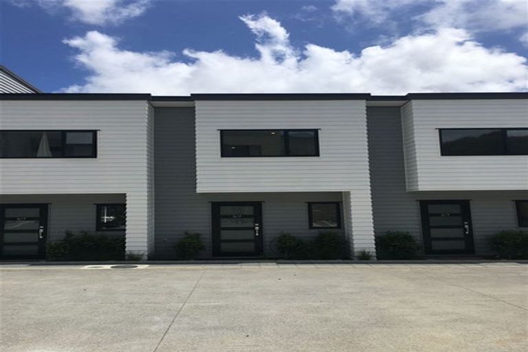 Photo of property in 3/7 South Pacific Place, Henderson, Auckland, 0612