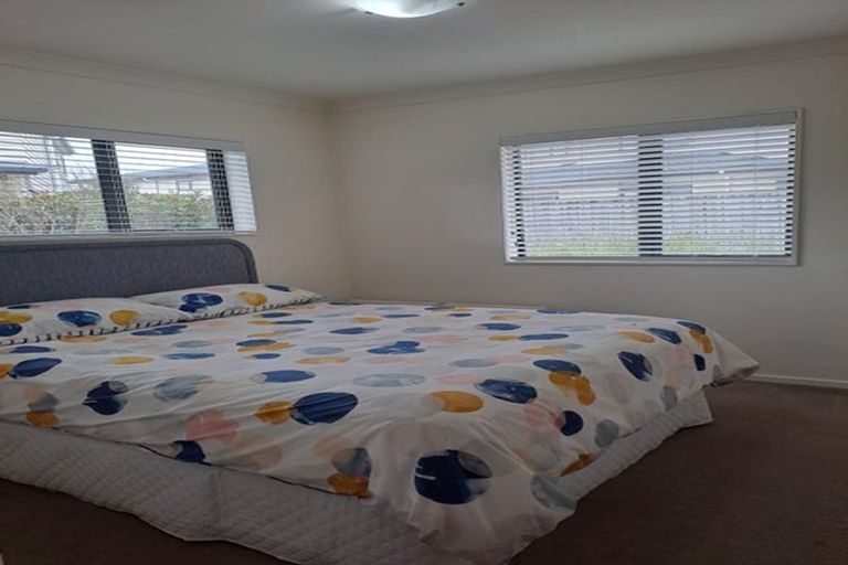 Photo of property in 2 Kirikiri Drive, Papakura, 2110