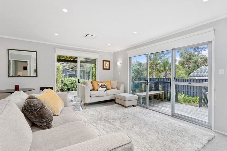 Photo of property in 1/22 Malters Place, Browns Bay, Auckland, 0630