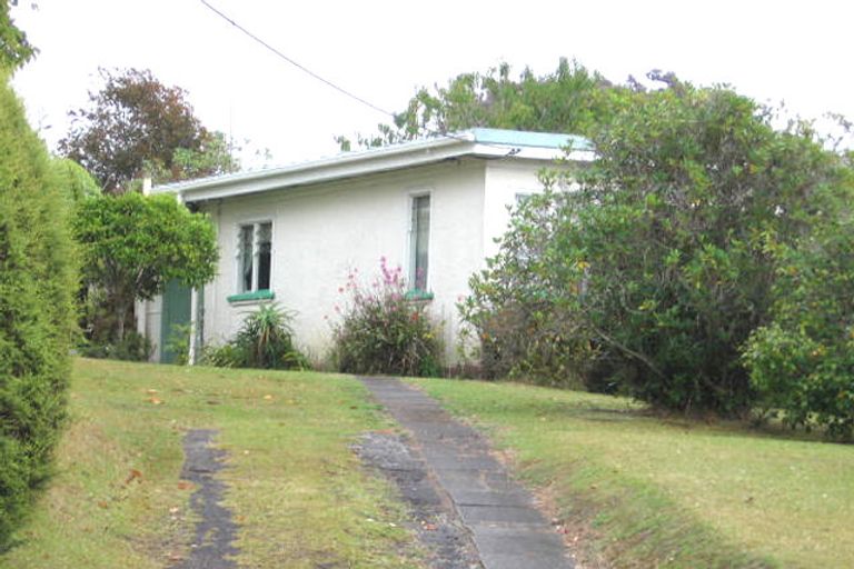 Photo of property in 2a Christina Avenue, Te Atatu South, Auckland, 0602