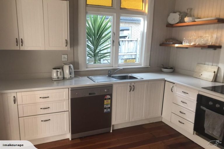 Photo of property in 6a Arawa Street, New Lynn, Auckland, 0600