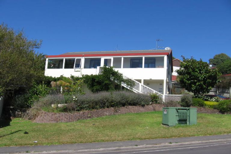 Photo of property in 16 Exeter Place, Unsworth Heights, Auckland, 0632