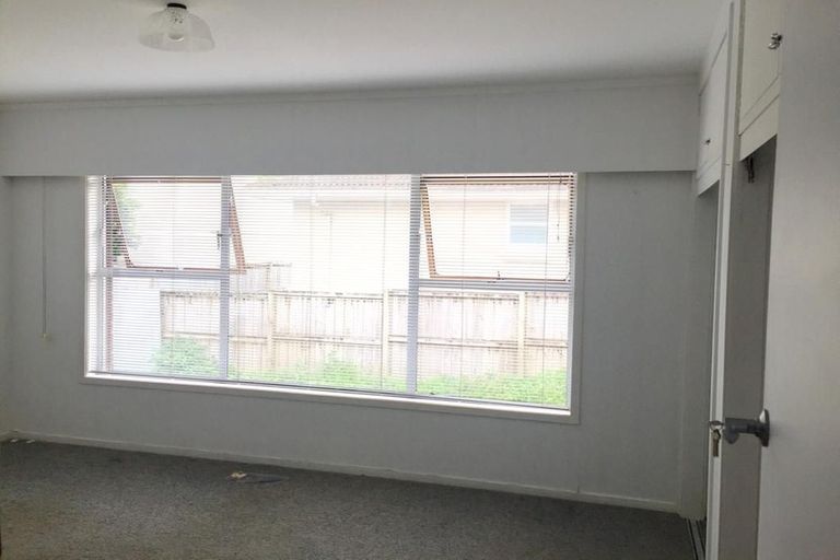 Photo of property in 1/240 Forrest Hill Road, Forrest Hill, Auckland, 0620