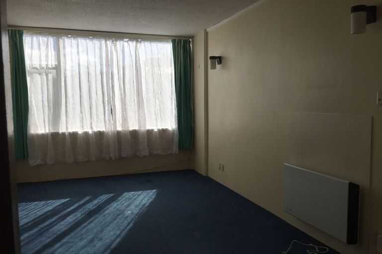 Photo of property in Beresford Apartments, 4/118 Russell Terrace, Berhampore, Wellington, 6023