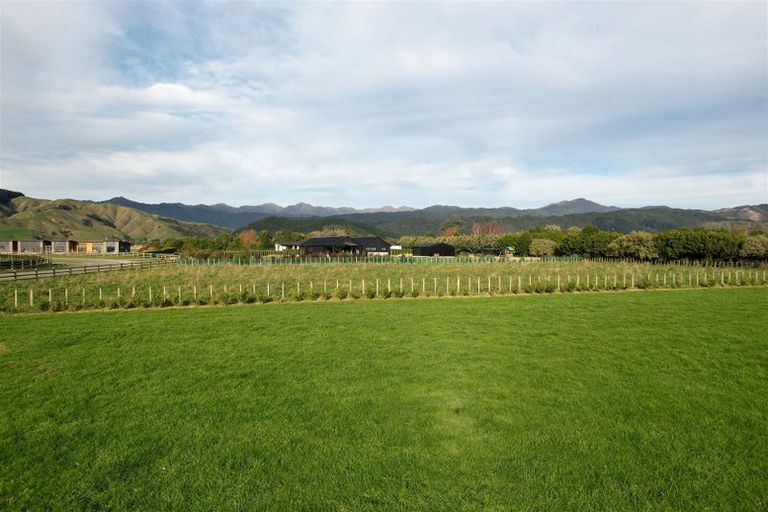 Photo of property in 10 Oriwa Lane, Levin, 5571