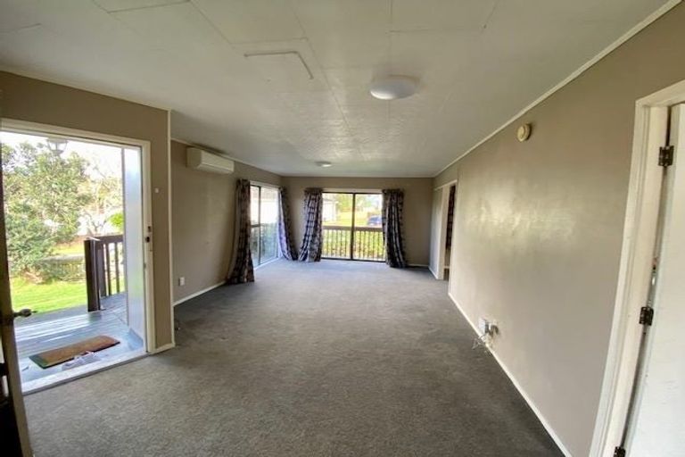 Photo of property in 15 Cottam Grove, Northcross, Auckland, 0632