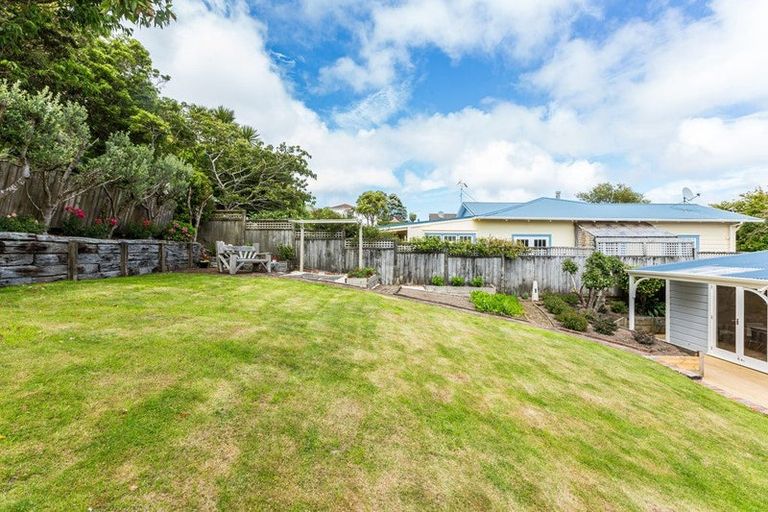 Photo of property in 12 Woburn Road, Northland, Wellington, 6012