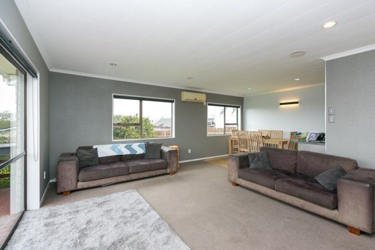 Photo of property in 9b Poplar Grove, Whalers Gate, New Plymouth, 4310