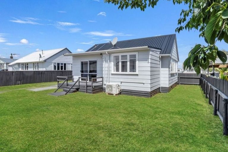 Photo of property in 33 Matipo Street, Castlecliff, Whanganui, 4501