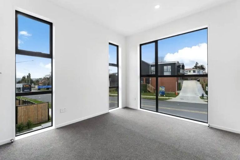 Photo of property in 250a Great North Road, Henderson, Auckland, 0612