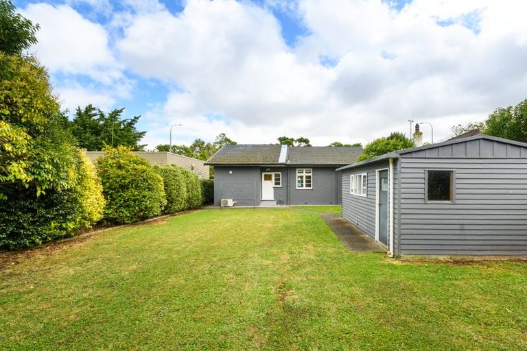 Photo of property in 32 Pahiatua Street, Hokowhitu, Palmerston North, 4410