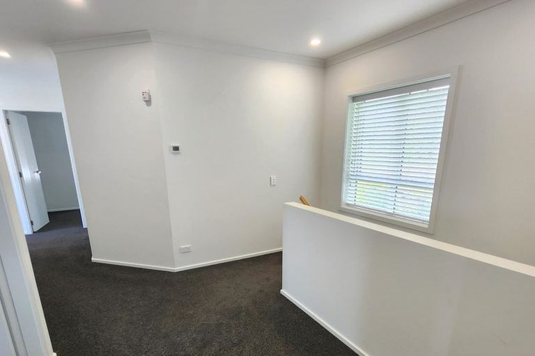 Photo of property in 14 Cessna Way, Newlands, Wellington, 6037