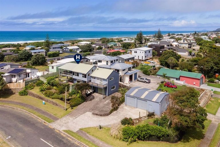 Photo of property in 1 Hanlen Avenue, Waihi Beach, 3611
