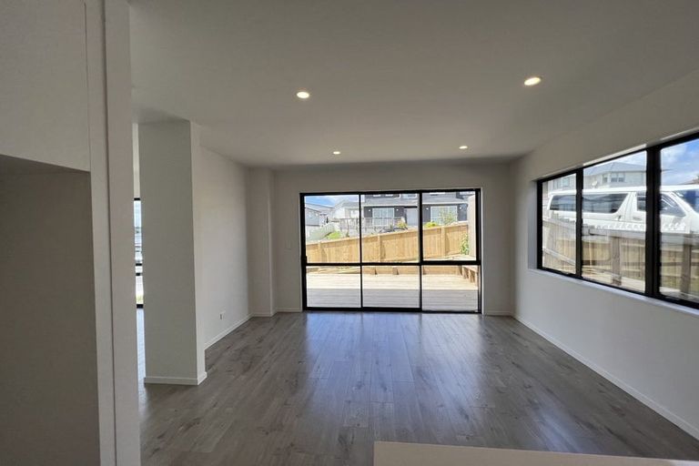 Photo of property in 38a Mcwhirters Farm Lane, Massey, Auckland, 0614