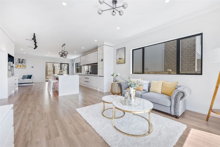 Photo of property in 3 Elevation Street, Flat Bush, Auckland, 2019