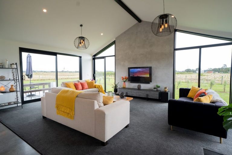 Photo of property in 450 Waitara Road, Huirangi, New Plymouth, 4373