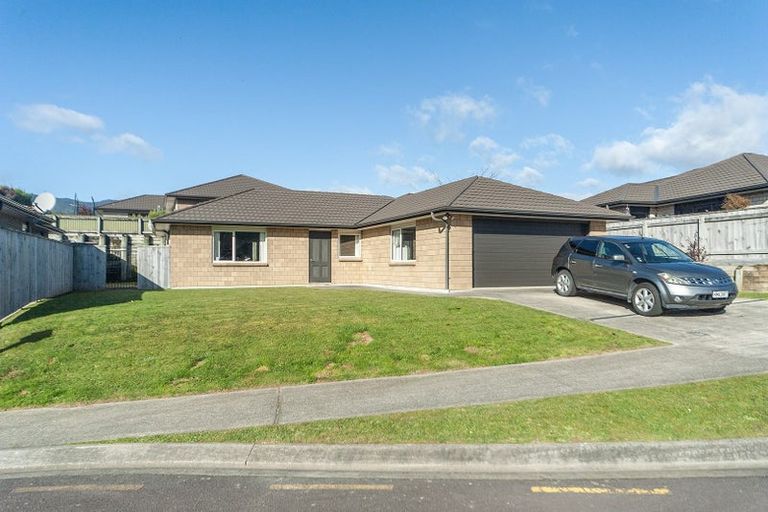 Photo of property in 10 Greenstone Grove, Brown Owl, Upper Hutt, 5018