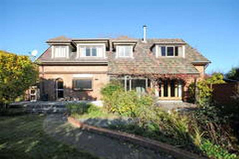 Photo of property in 66 Straven Road, Fendalton, Christchurch, 8014