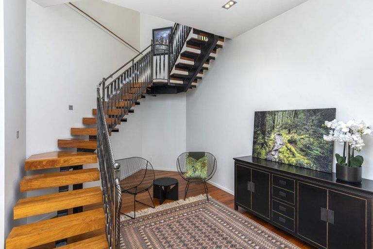 Photo of property in 16 Iles Lane, Cashmere, Christchurch, 8022