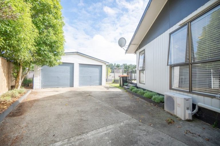 Photo of property in 35 Meadowbrook Drive, Cloverlea, Palmerston North, 4412