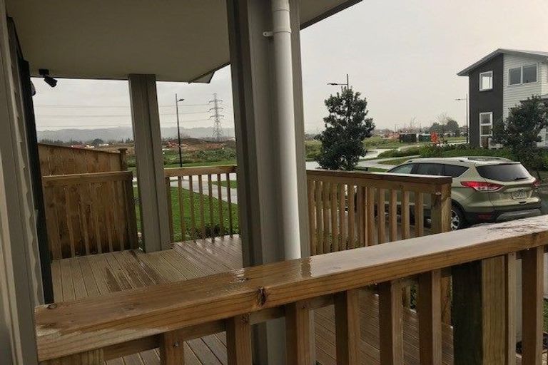 Photo of property in 3 Tiaki Lane, Karaka, Papakura, 2113