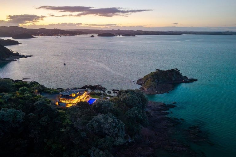 Photo of property in 18b Kaha Place, Russell, 0272