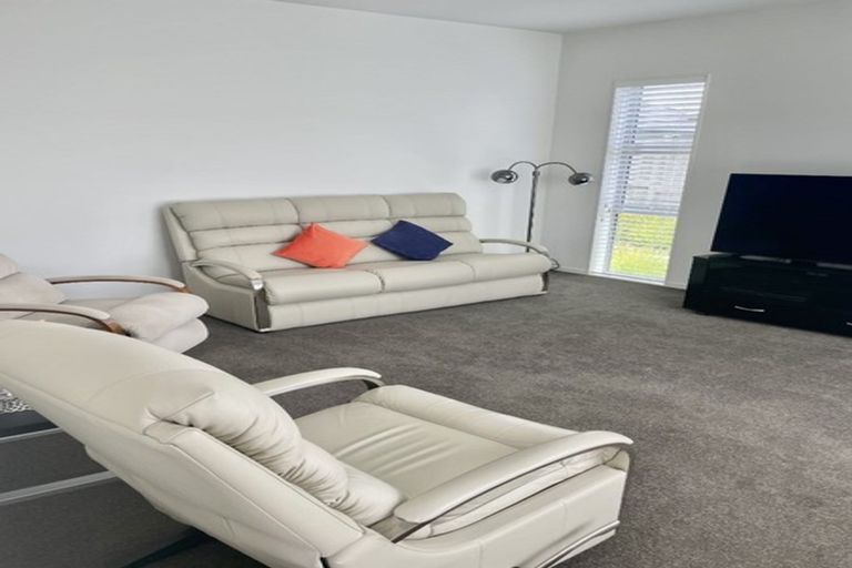 Photo of property in 8 Aporo Drive, Kumeu, 0810