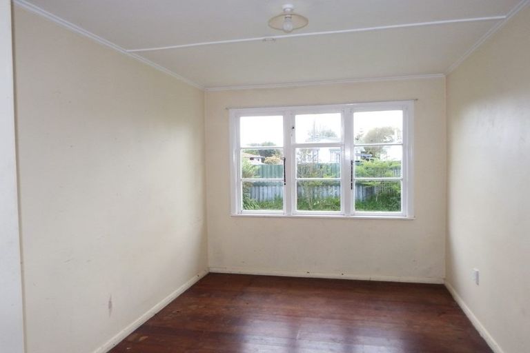 Photo of property in 2 Lambert Street, Marton, 4710