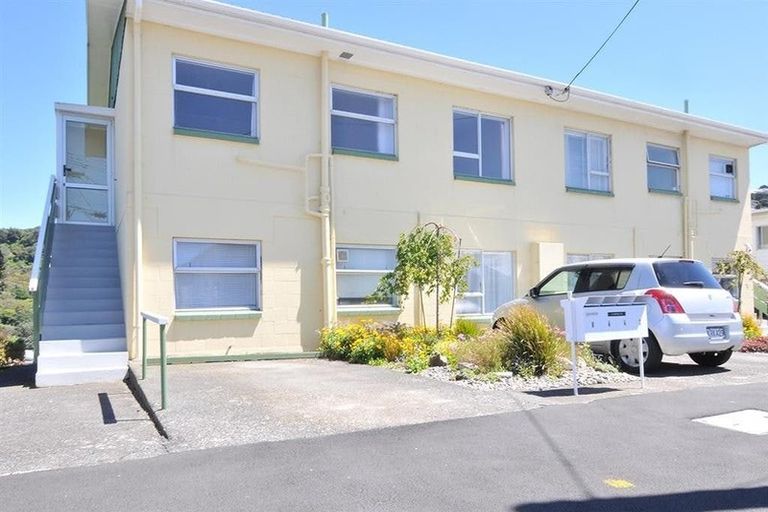 Photo of property in 2/6 Overtoun Terrace, Hataitai, Wellington, 6021