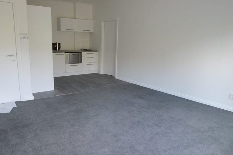 Photo of property in 18 Lakshmi Place, Khandallah, Wellington, 6035