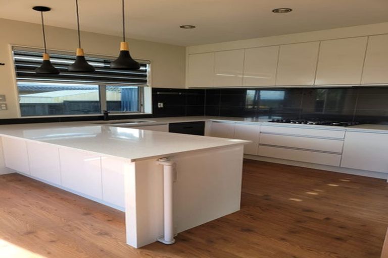 Photo of property in 4 Kirikiri Drive, Papakura, 2110