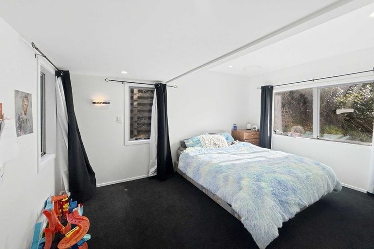 Photo of property in 135 Tirohanga Road, Tirohanga, Lower Hutt, 5010