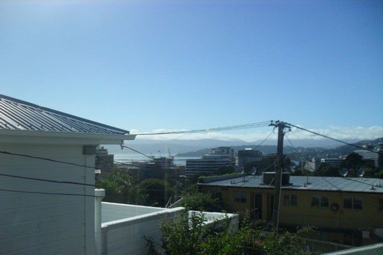 Photo of property in 11b Upper Lewisville Terrace, Thorndon, Wellington, 6011