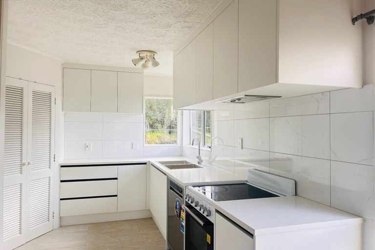 Photo of property in 22 Tetrarch Place, Totara Vale, Auckland, 0629