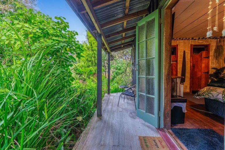 Photo of property in 1736 East Coast Road, Whakatiwai, Miranda, 2473