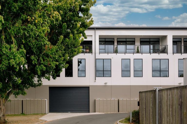 Photo of property in 203/86 Alpha Street, Cambridge, 3434