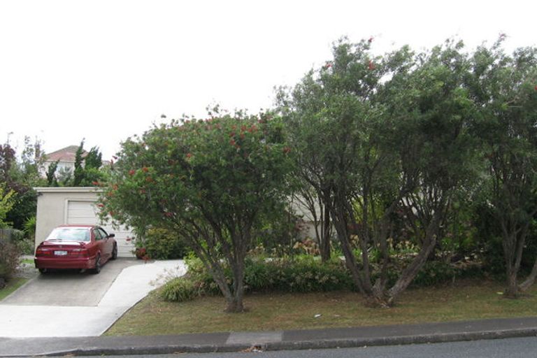 Photo of property in 1/152 East Coast Road, Forrest Hill, Auckland, 0620
