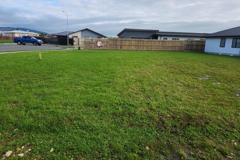 Photo of property in 8 Ash Close, Levin, 5510